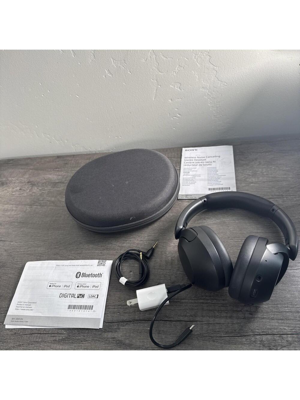 Sony WH-XB910N YY2951 Noise Cancelling Bluetooth Headphones WITH CASE